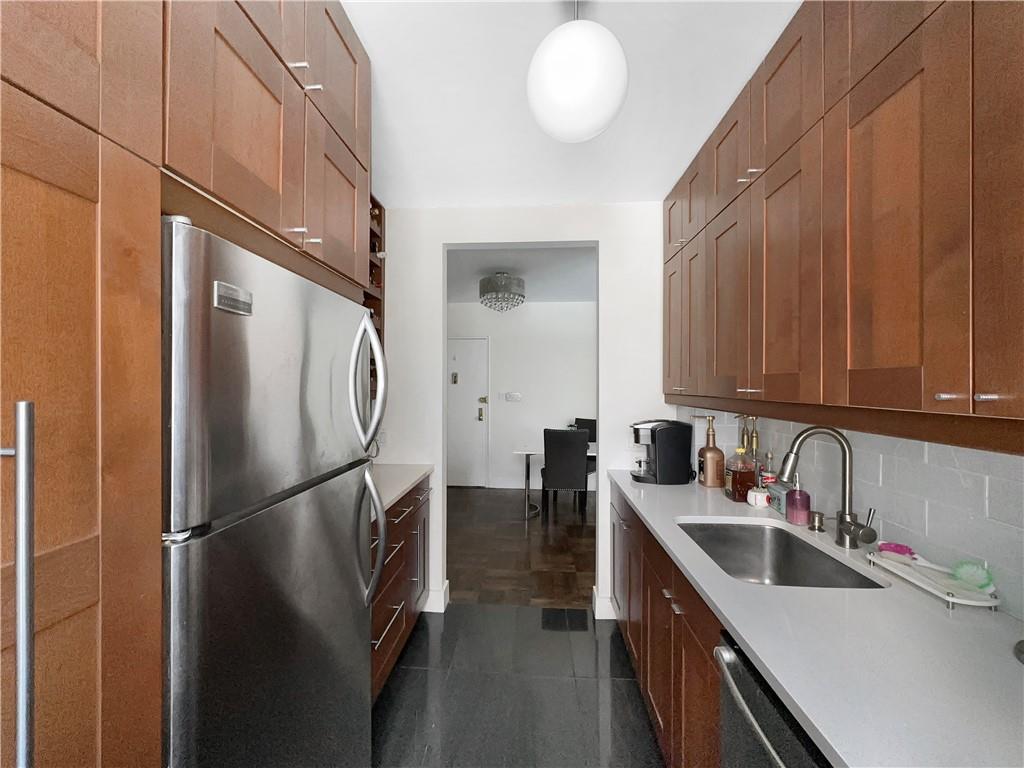 3725 Henry Hudson Parkway 2fg Property Photo 9