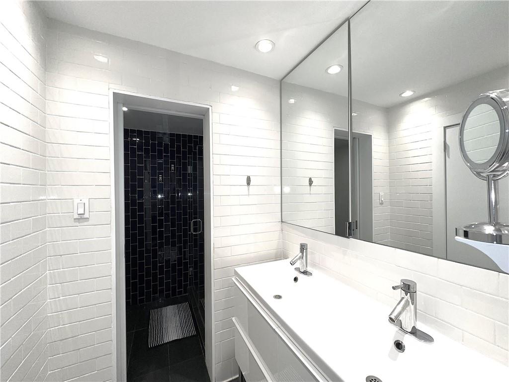 3725 Henry Hudson Parkway 2fg Property Photo 10