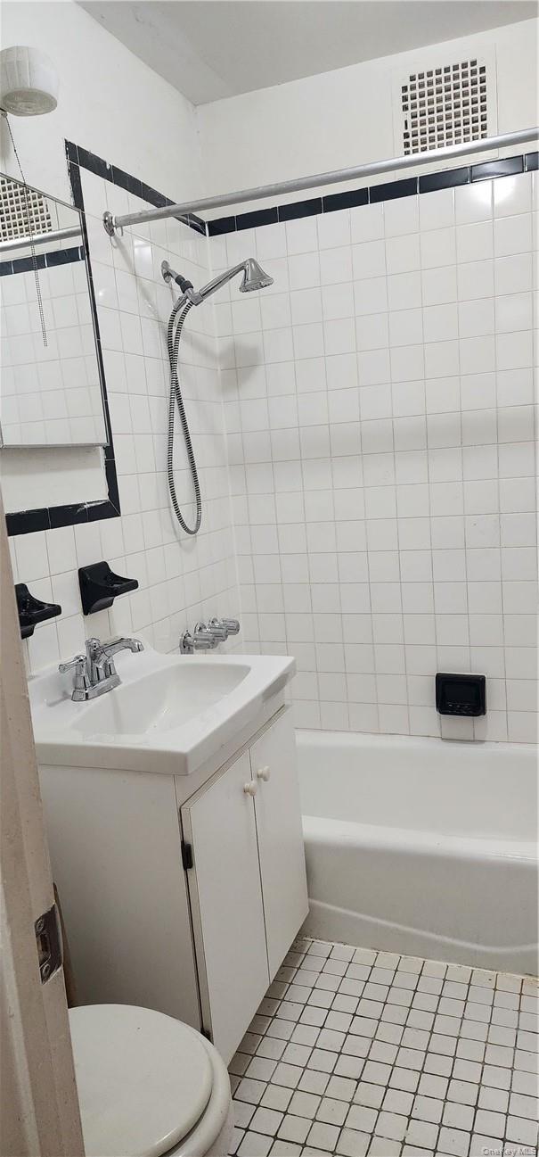 767 Eastern Parkway 1b Property Photo 5