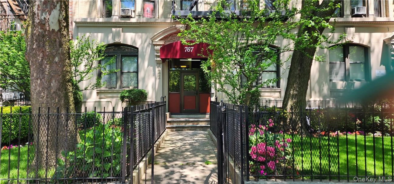 767 Eastern Parkway 1b Property Photo 9