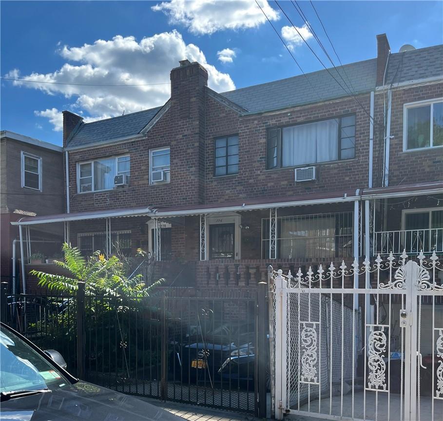 276 E 55th Street Property Photo