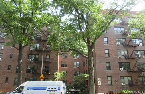 2244 Bronx Park 6L Property Photo 1
