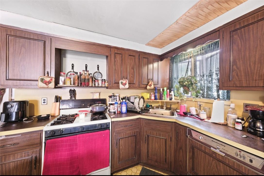 83 Montgomery Street Property Photo 2