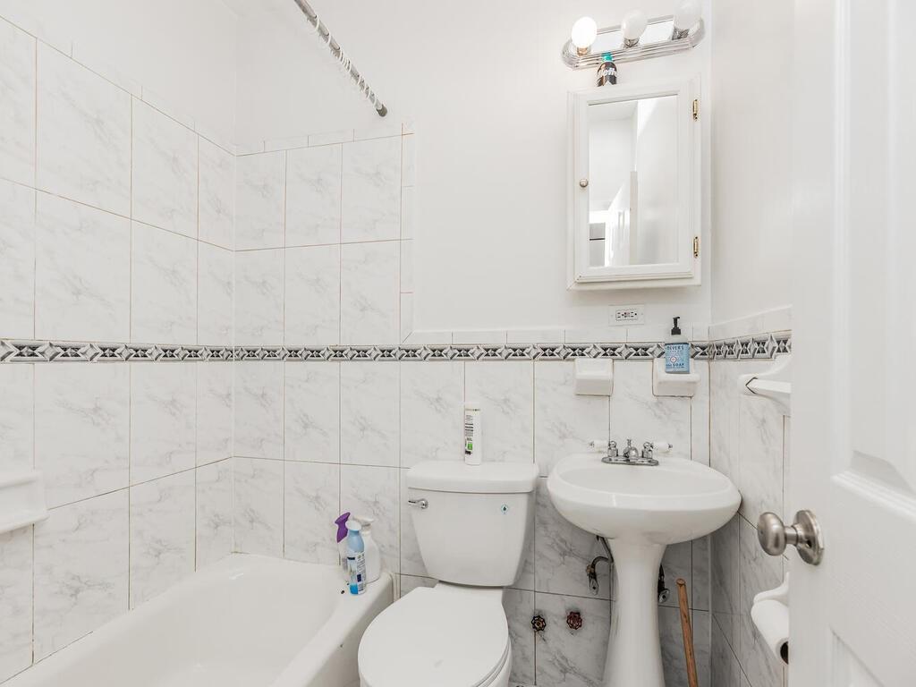 113 E 39th Street Property Photo 15