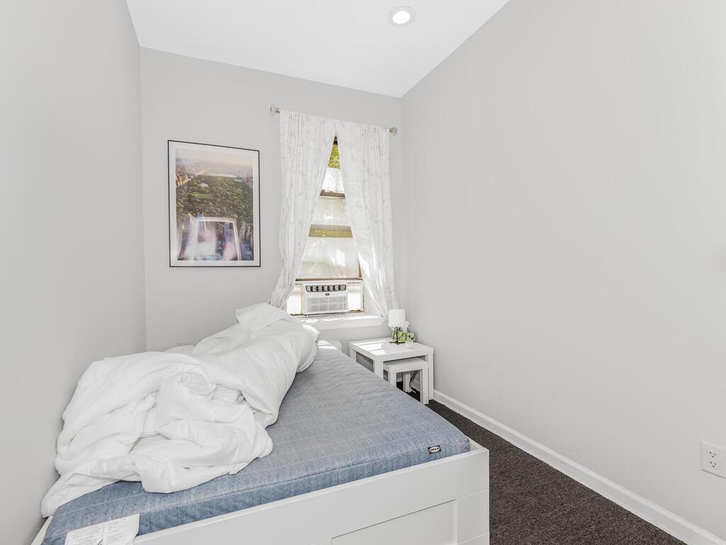 113 E 39th Street Property Photo 18