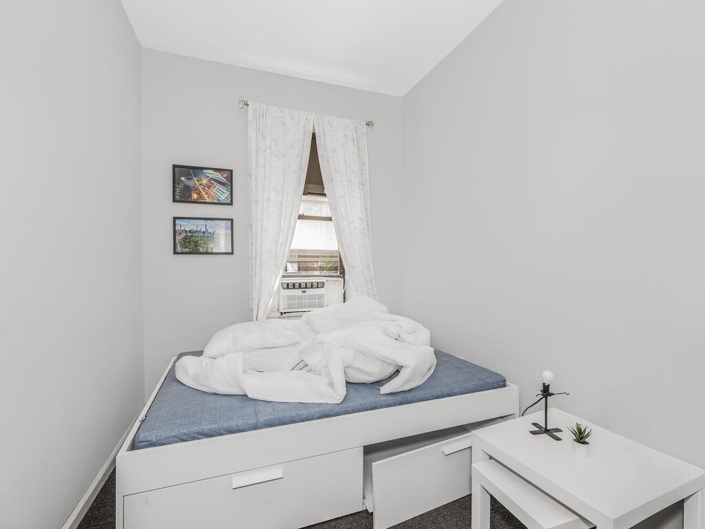 113 E 39th Street Property Photo 19