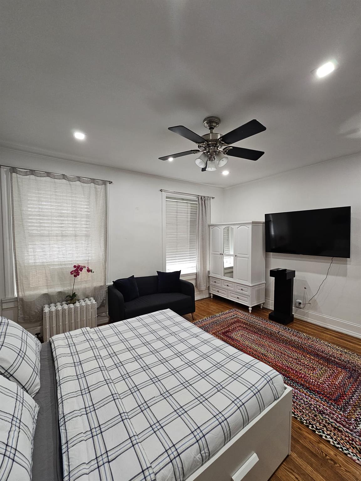 113 E 39th Street Property Photo 36