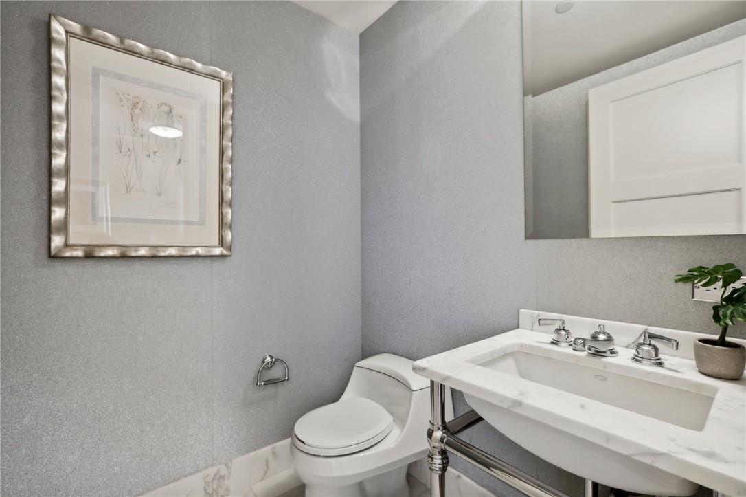 1 Renaissance Square 25a Property Photo 8