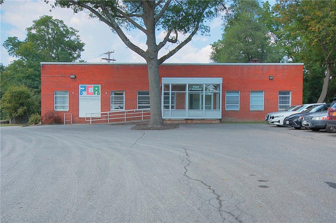 7401 S Broadway Property Photo