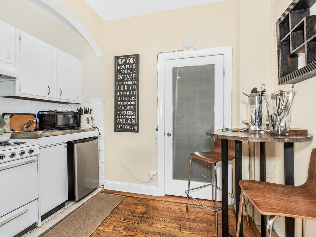 115 E 39th Street Property Photo 3