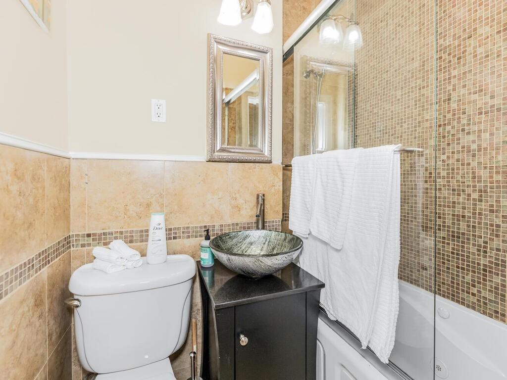 115 E 39th Street Property Photo 6