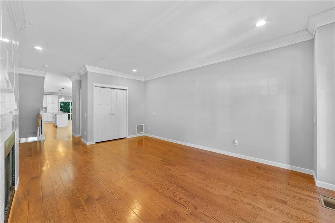 170 Grand Street Property Photo 6