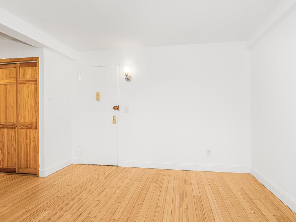 377 N Broadway 209 Property Photo 14