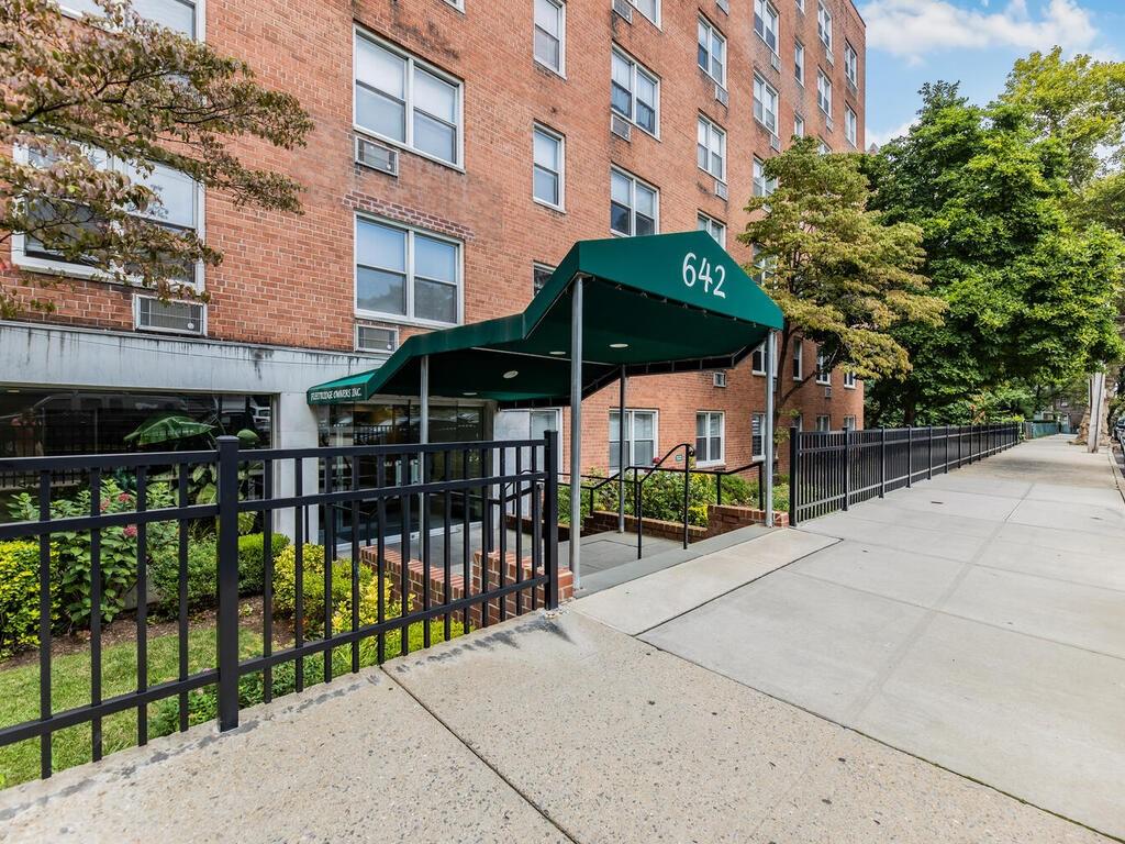642 Locust Street 2d Property Photo 2