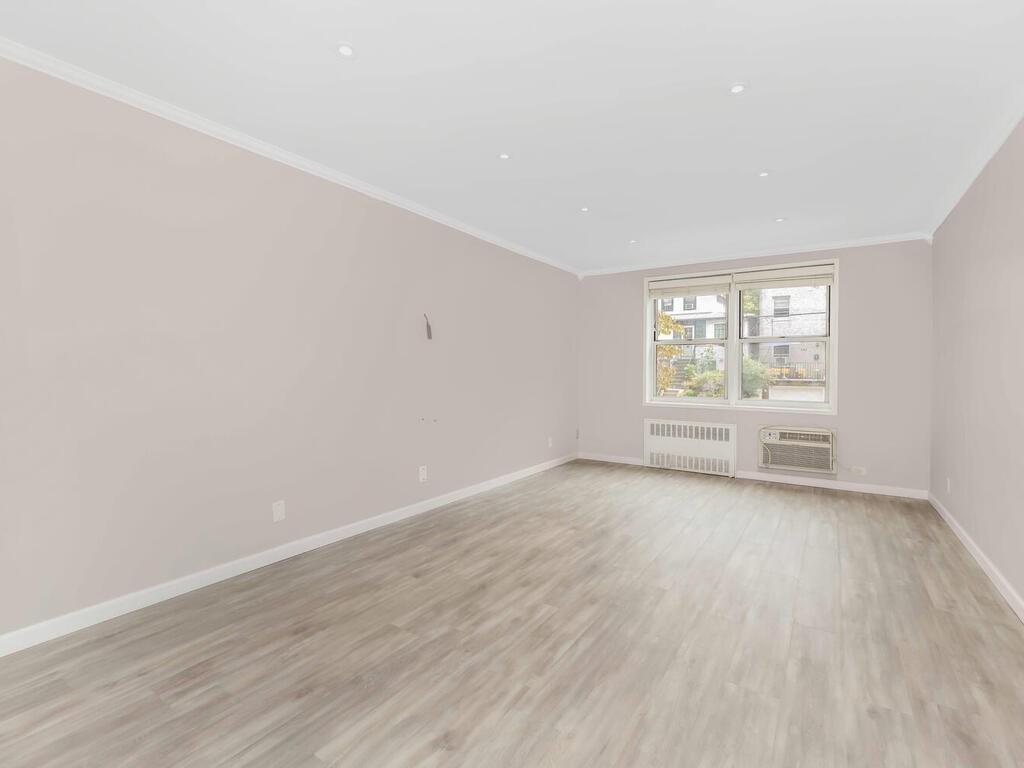 642 Locust Street 2d Property Photo 12