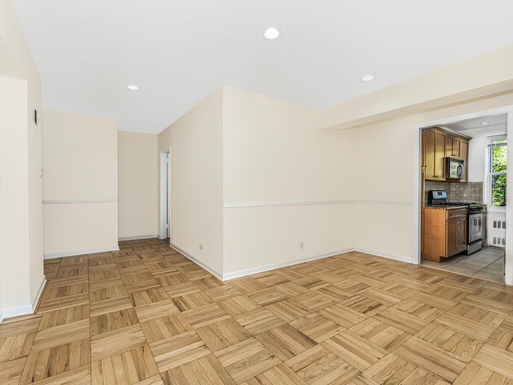 3901 Independence Avenue 2t Property Photo 6