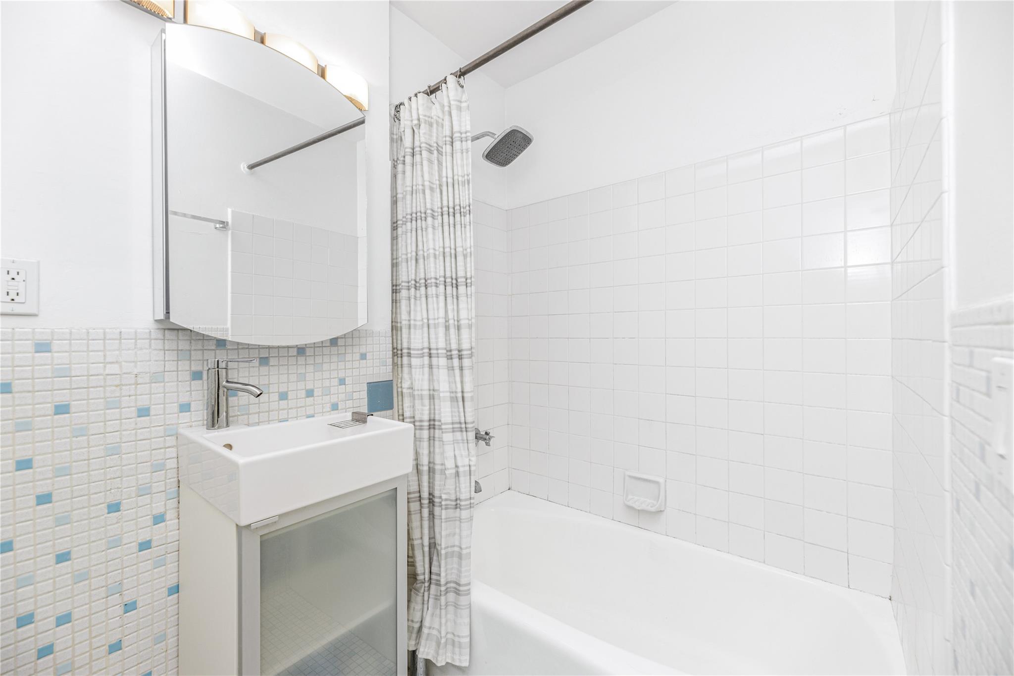 3512 Oxford Avenue 3a Property Photo 11