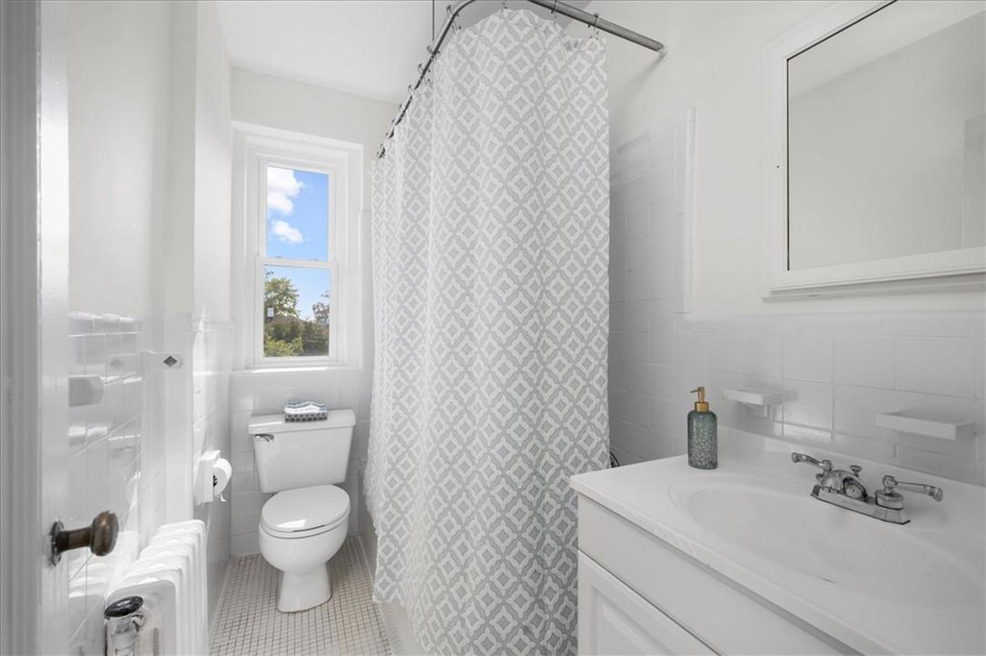 490 Bleeker Avenue 3c Property Photo 15