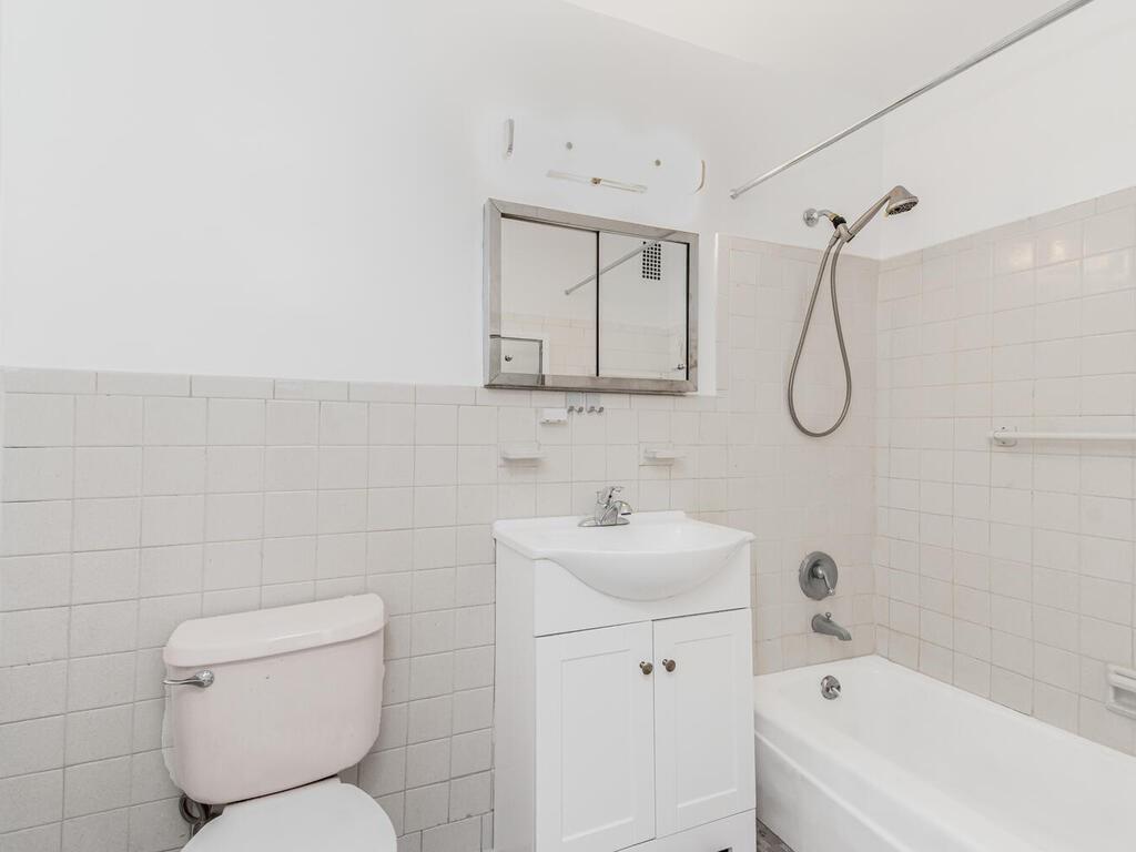 555 Kappock Street 10r Property Photo 9