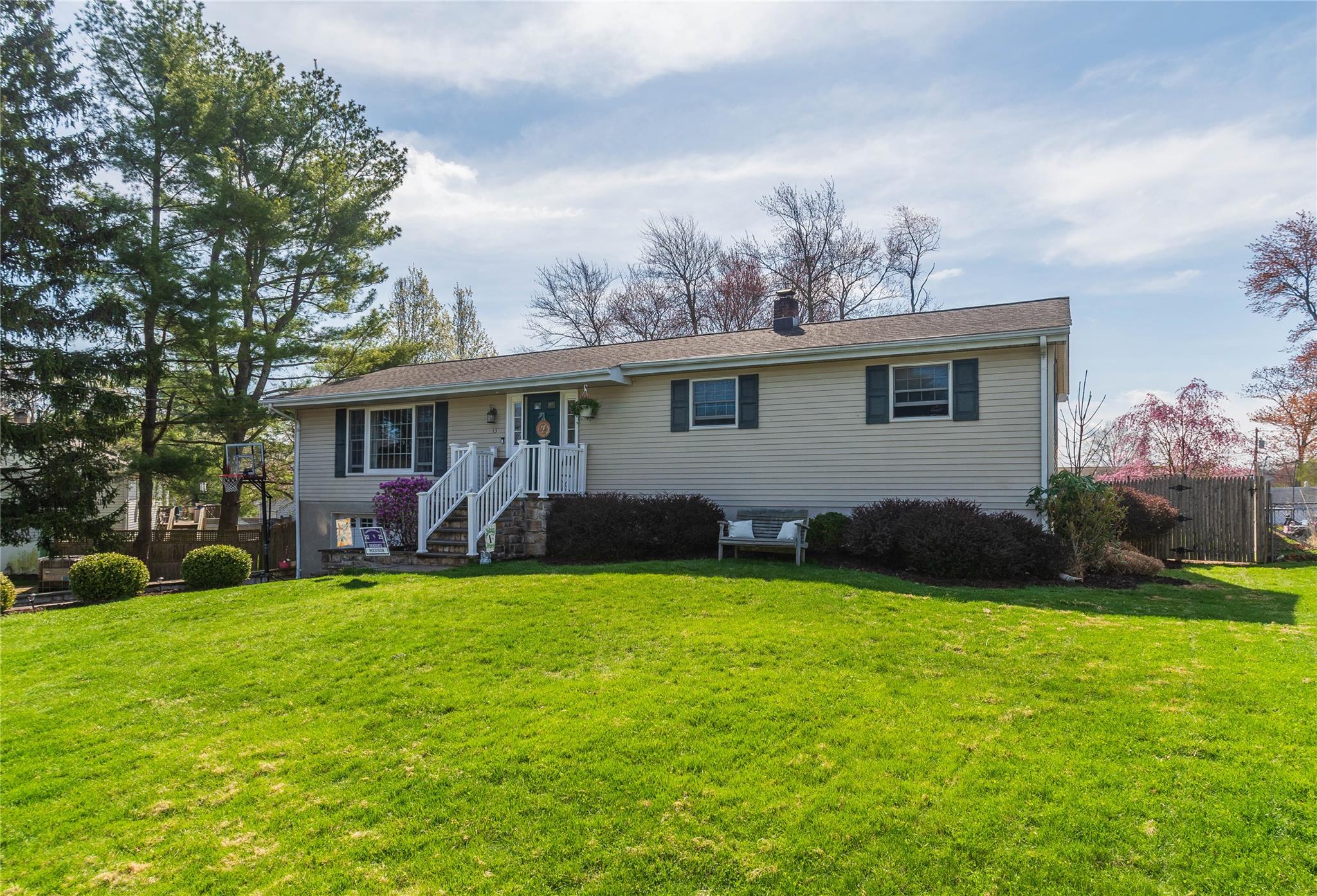 13 Tulip Ln Property Photo