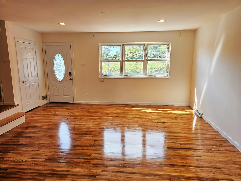 246 Soundview Avenue Property Photo 6