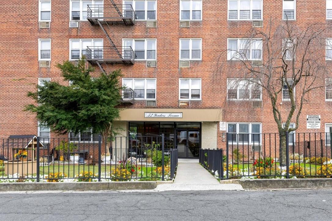 52 Yonkers Terrace 1e Property Photo 2