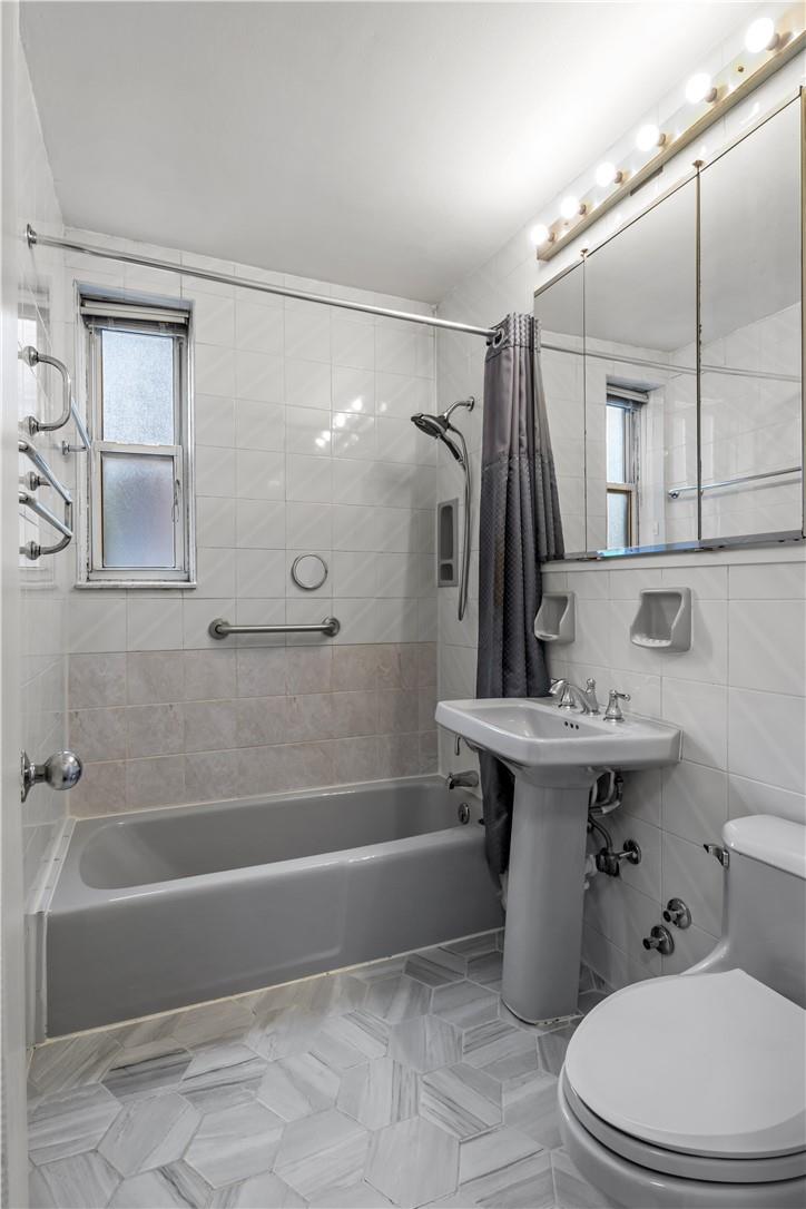 601 Kappock Street 5s Property Photo 13