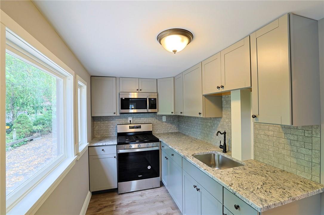 320 Hudson Street Property Photo 6