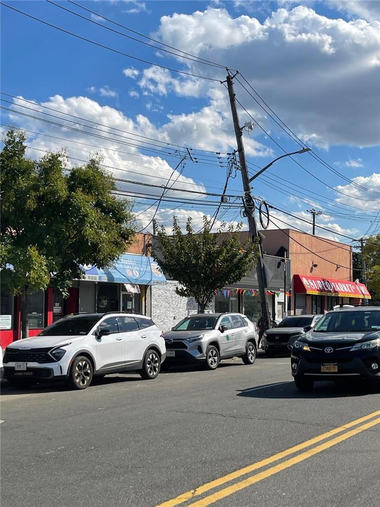 210-214-218-220-226 White Plains Road Property Photo 10