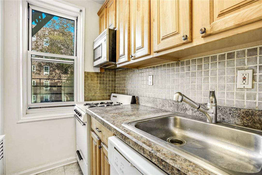 1304 Midland Avenue A35 Property Photo 4