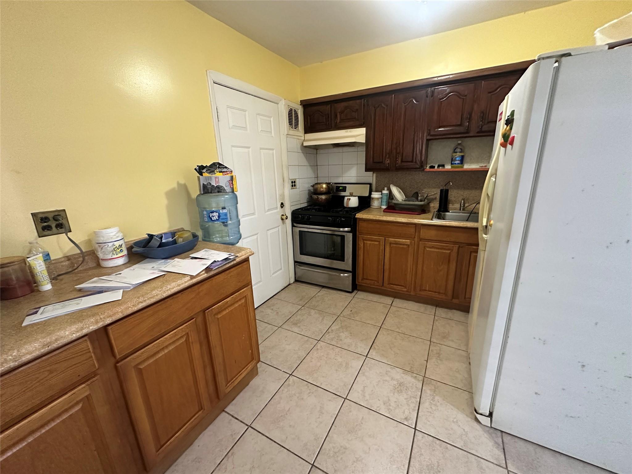 136-11 220th Place Property Photo 8