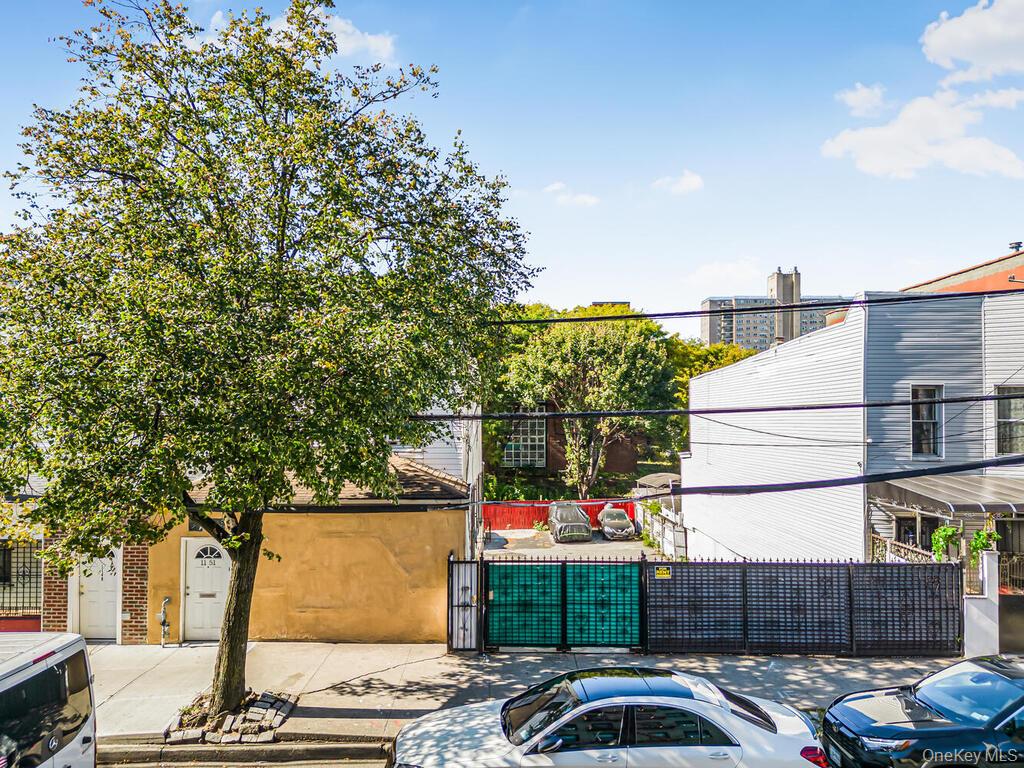 1151 Saint Lawrence Avenue Property Photo 5