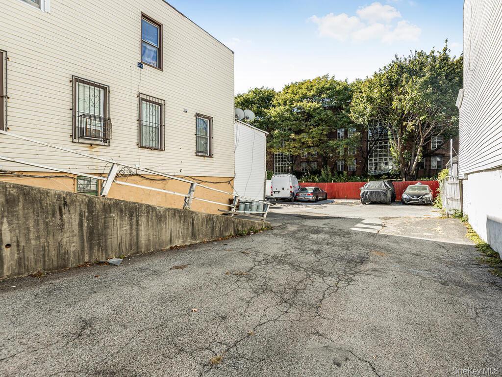 1151 Saint Lawrence Avenue Property Photo 16
