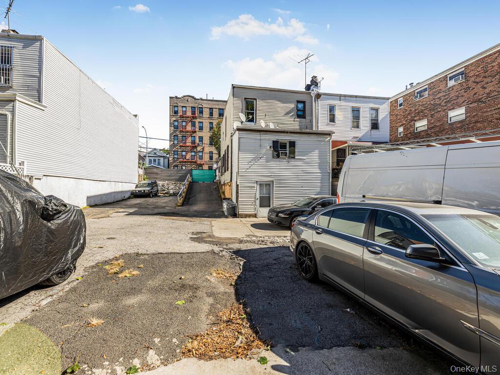 1151 Saint Lawrence Avenue Property Photo 17