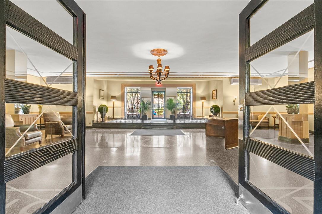 35 Parkview Avenue 6i Property Photo 1