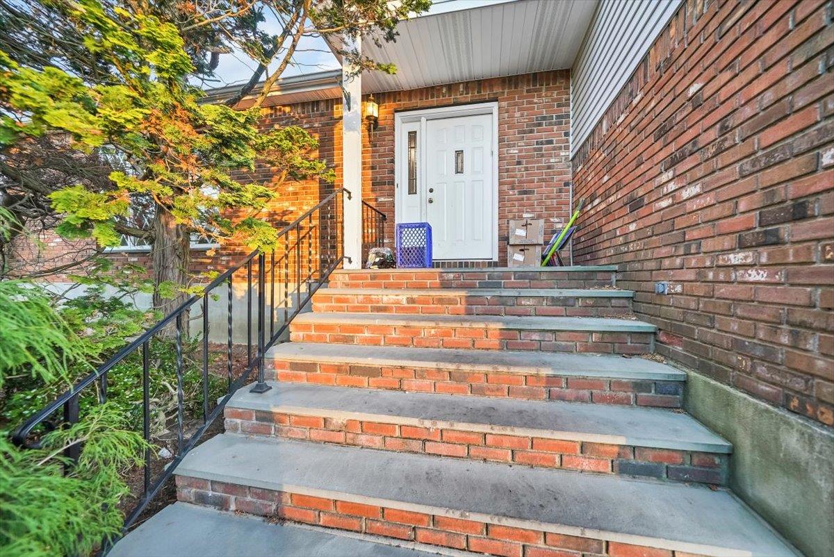 35 Depalma Drive Property Photo 4
