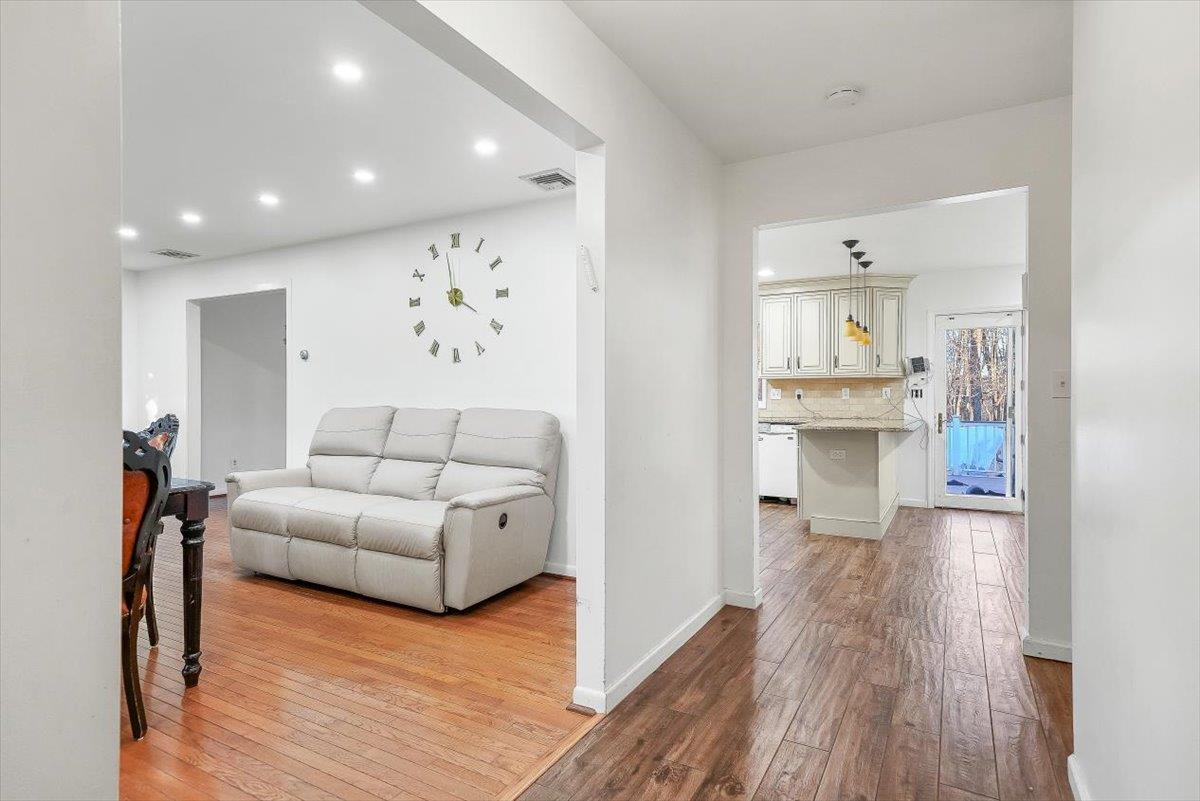 35 Depalma Drive Property Photo 5