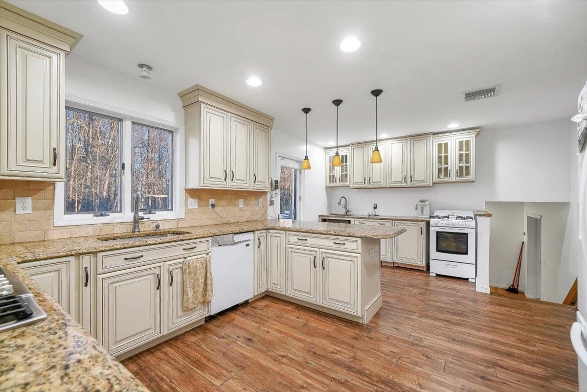35 Depalma Drive Property Photo 9