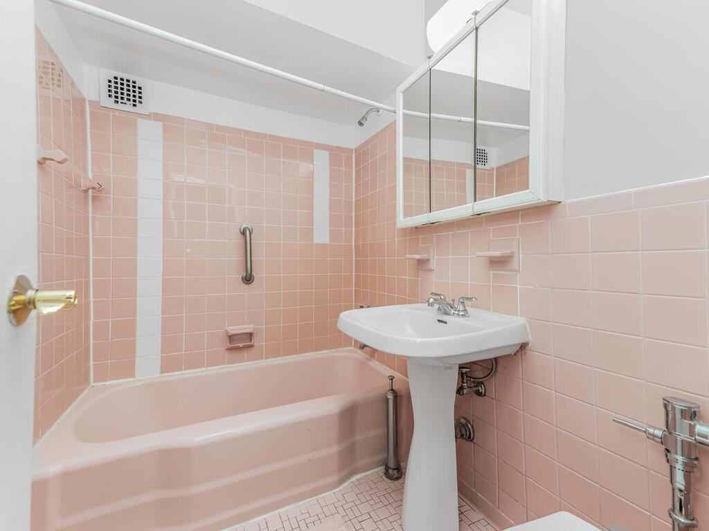 5235 Post Road 3h Property Photo 4