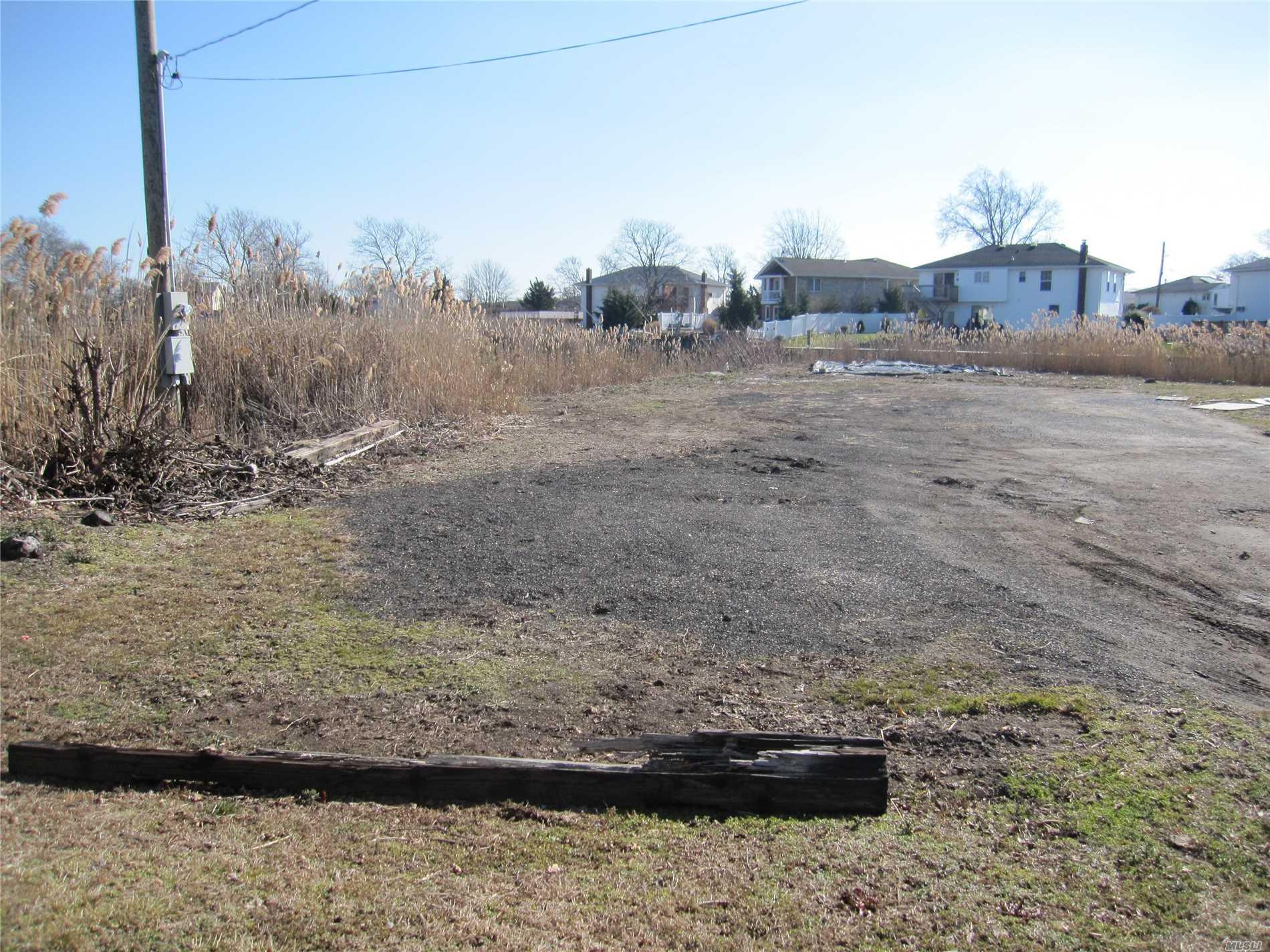 Island Place Property Photo 3