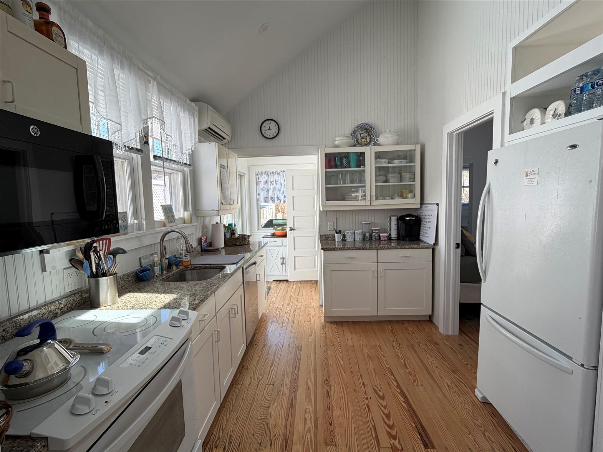 760 Ocean Breeze Walk Property Photo 2