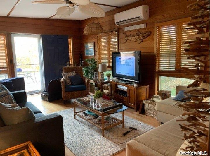 63 Thompson Property Photo 4