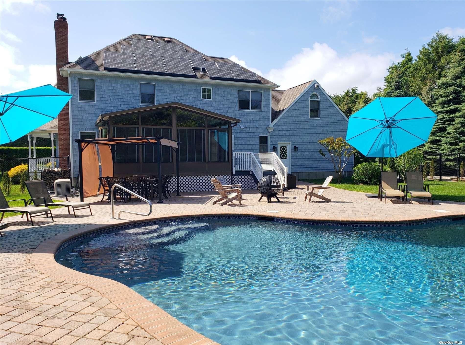 1275 The Esplanade Property Photo 3