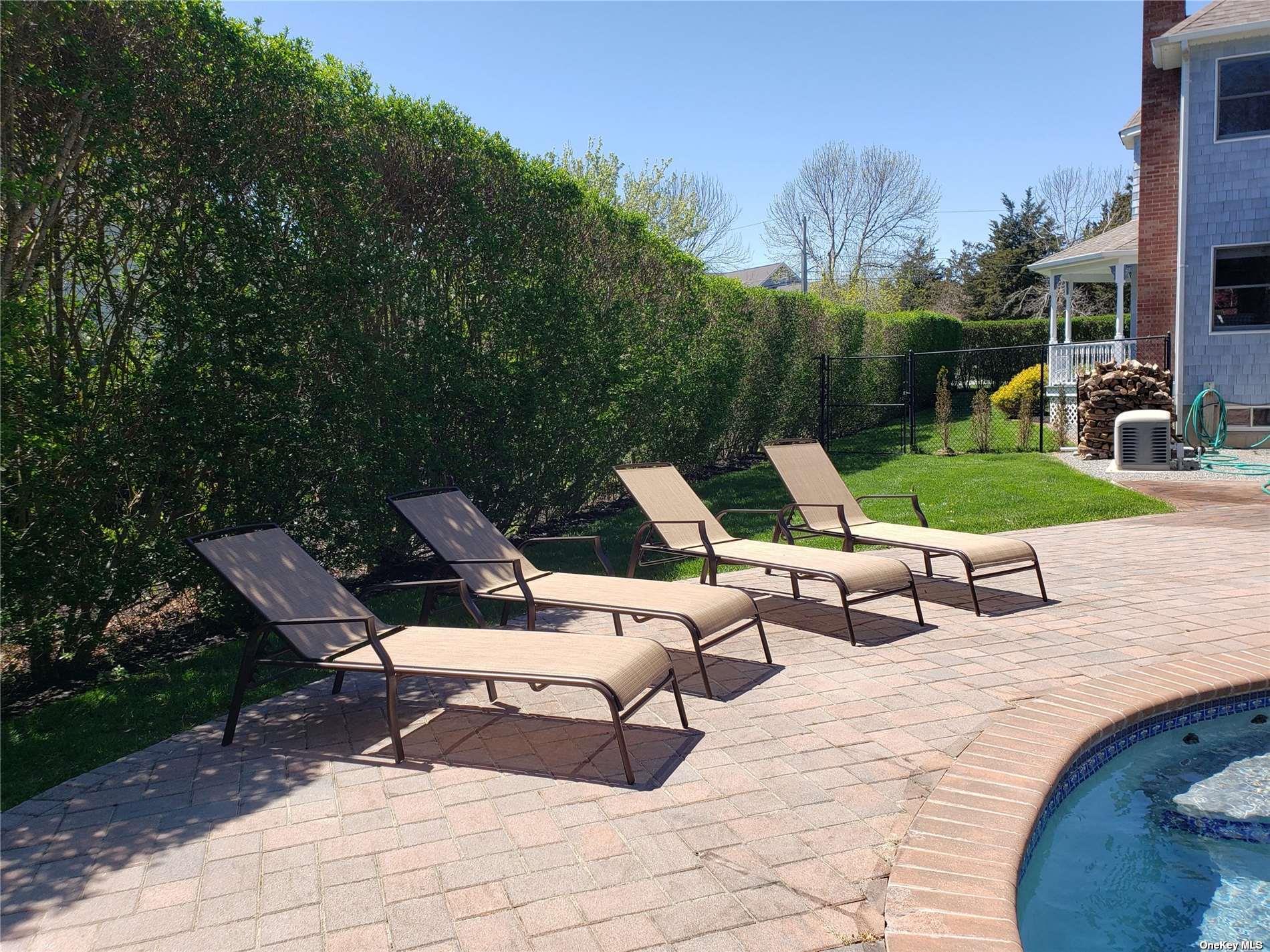 1275 The Esplanade Property Photo 4