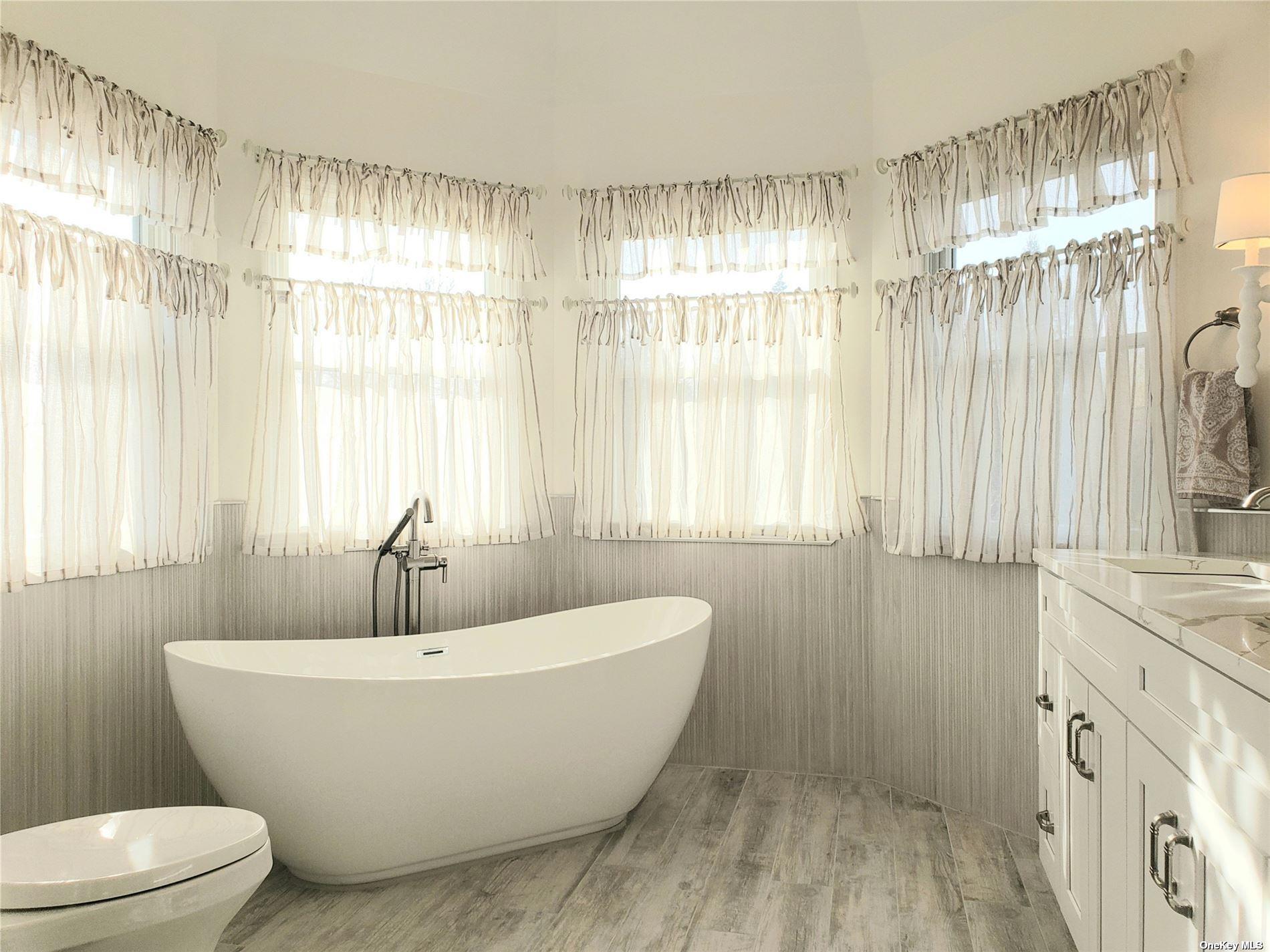 1275 The Esplanade Property Photo 31