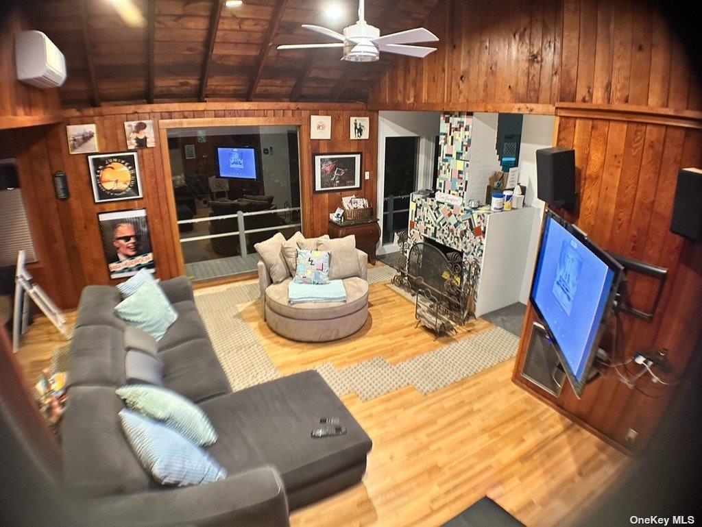 180 Clipper Road Property Photo 2