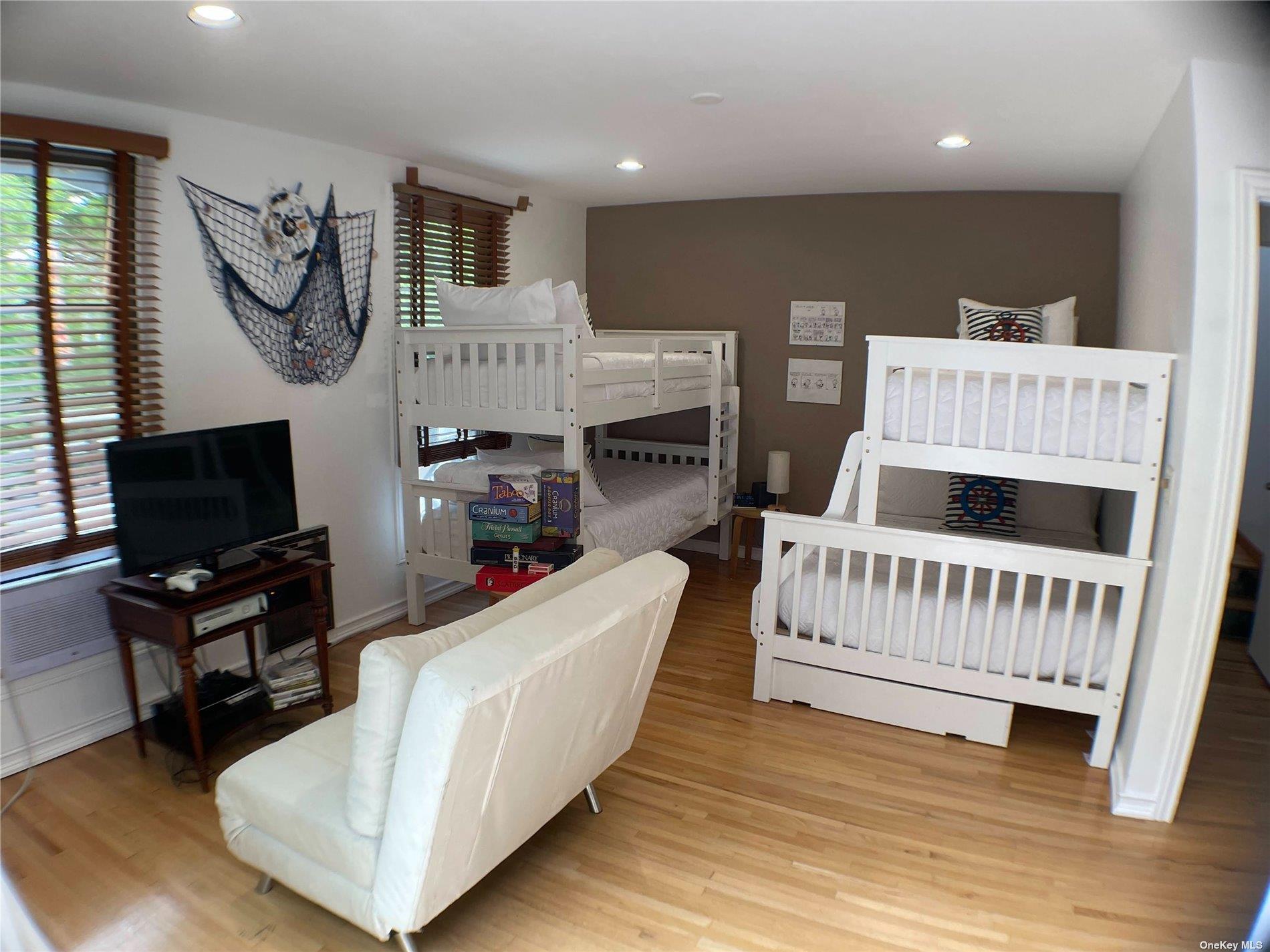 180 Clipper Road Property Photo 12