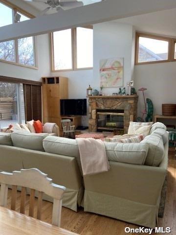 736 Ocean Breeze Property Photo 2
