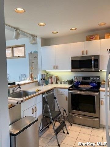 736 Ocean Breeze Property Photo 4