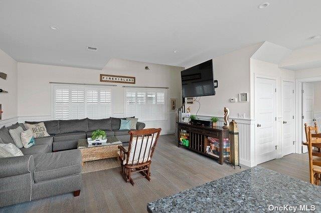 674 Ocean Breeze Property Photo 18